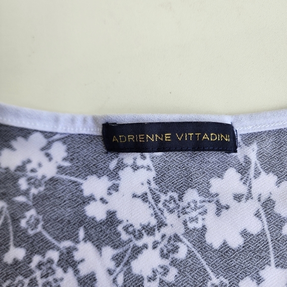Adrienne Vittadini Black White Floral Sleeve Top Shirt Flare Short Sleeve Sz L - Picture 10 of 11